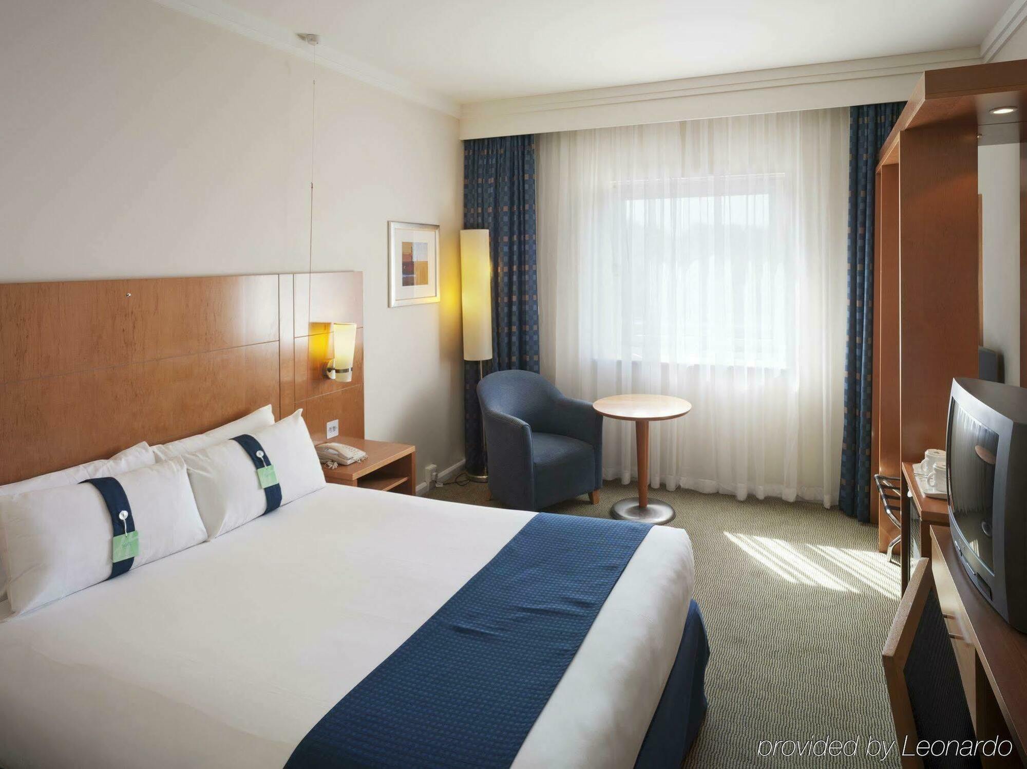 Holiday Inn London Brent Cross, An Ihg Hotel Ngoại thất bức ảnh