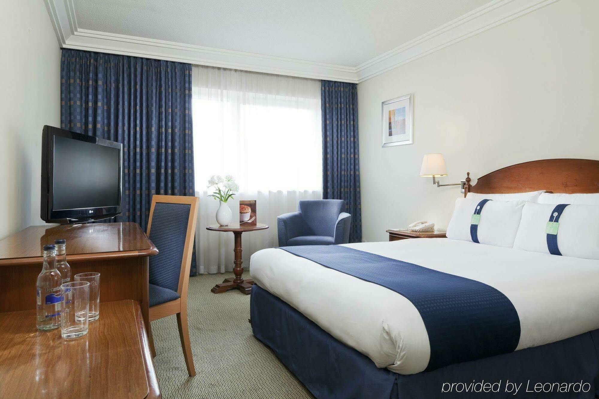 Holiday Inn London Brent Cross, An Ihg Hotel Ngoại thất bức ảnh